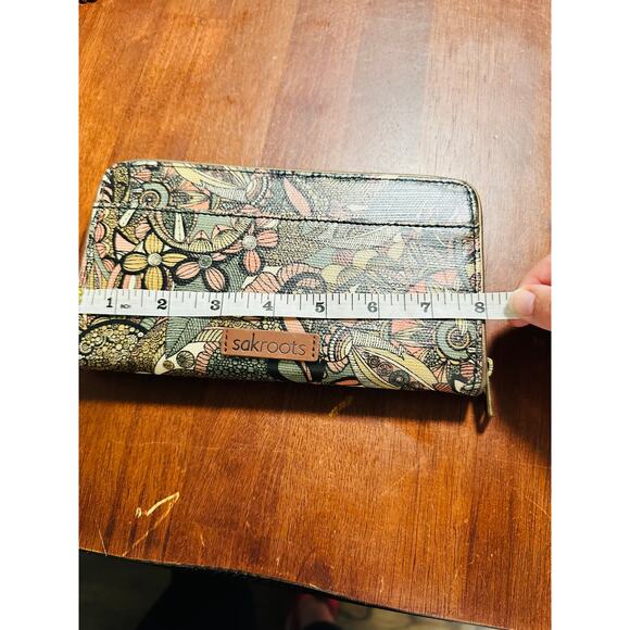 SAKROOTS Multicolored Artist Design Florals Gold Embossed Traingles Wallet - Picture 9 of 10